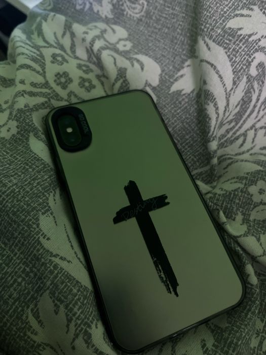 Като нов Iphone 10 64GB. Също така търся бартер за плейстейшън 4,5