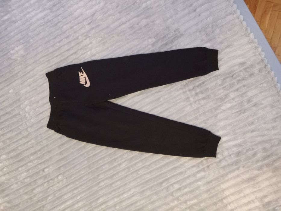 Черно долнище на Nike