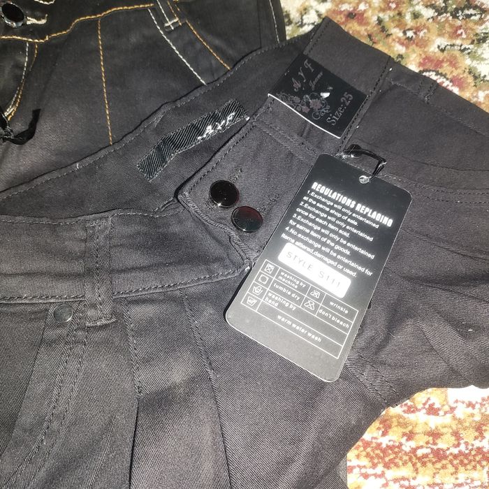 Vând blugi de damă