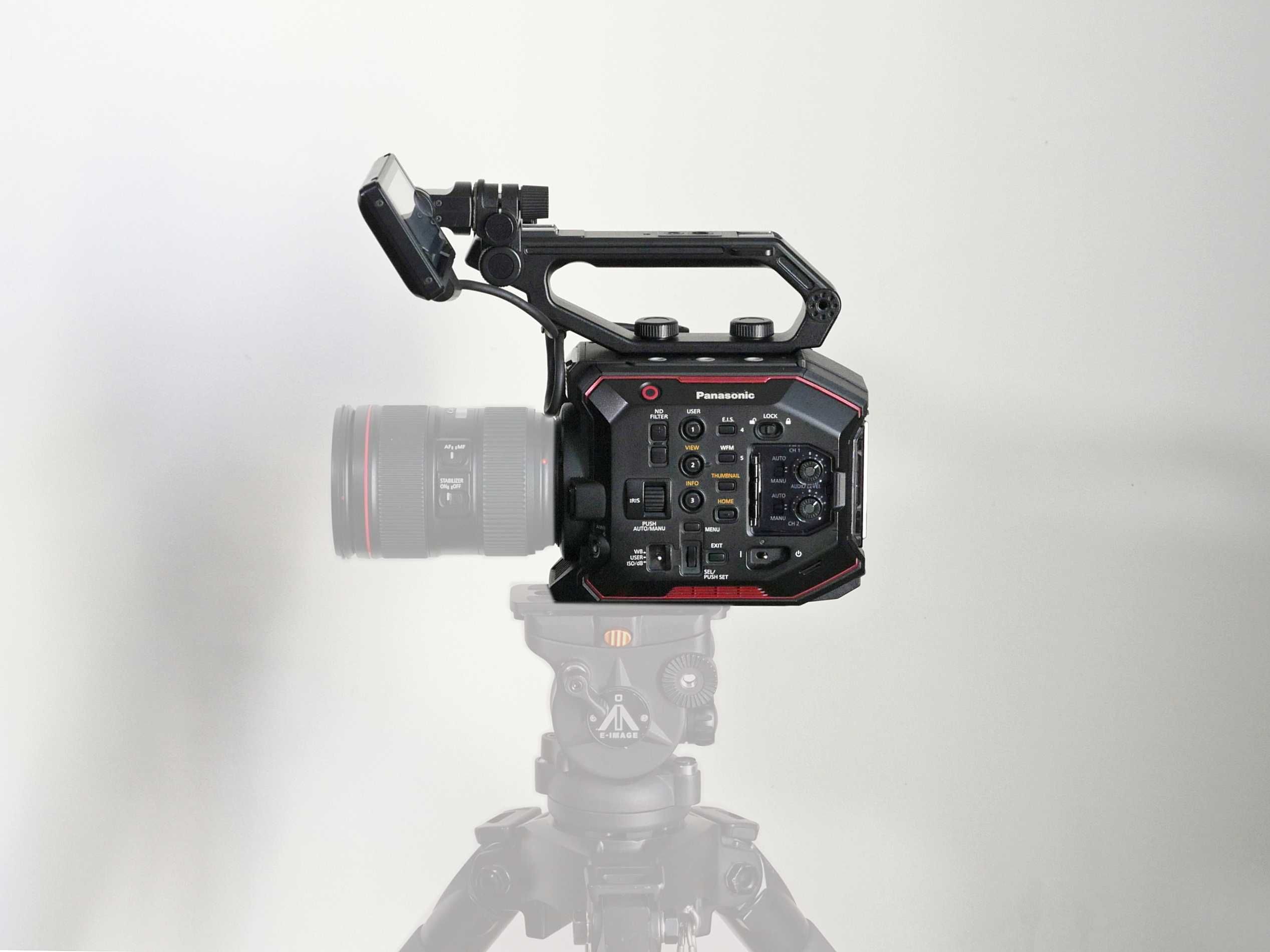 Кинокамера Panasonic AU-EVA1 Compact 5.7K Super 35mm плюс екстри