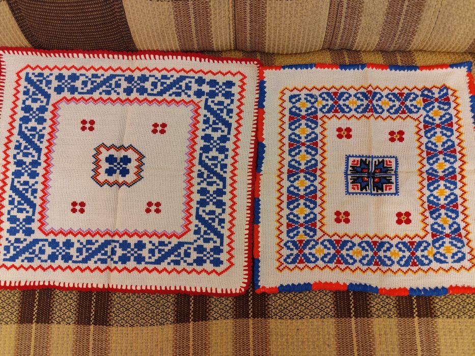 2 fete de masa cu 4 naproane cusute manual