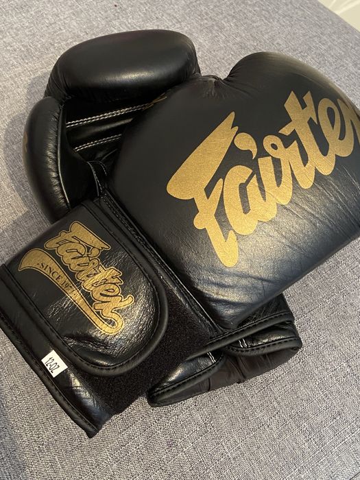 Боскерские перчатки в подарок шлем