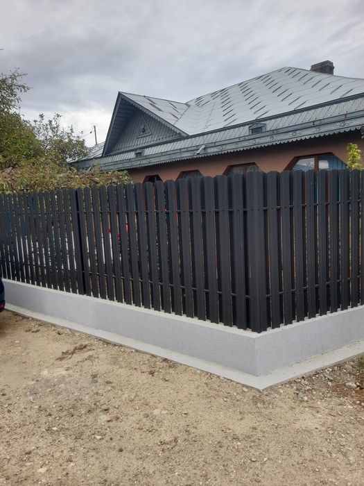 Construim garduri și porți stil jaluzea șipcă metalică tablă cutată