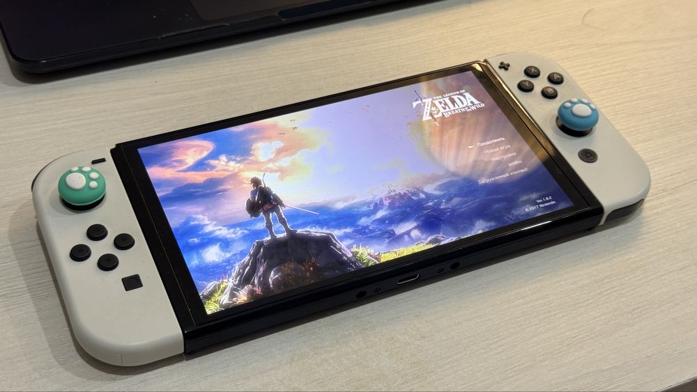 Nintendo Switch OLED + Zelda BOTW