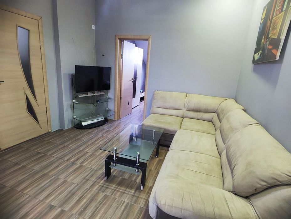 Продава се Тристаен апартамент в София, Център - 72 кв.м за 2431 €/кв.м - Снимка #1