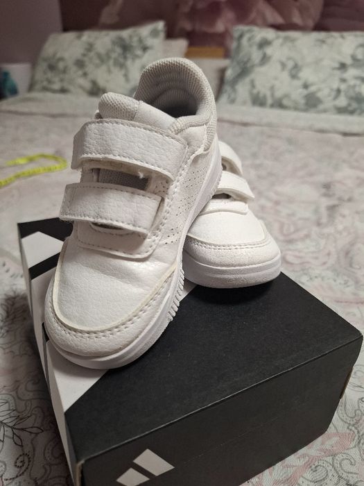 Маратонки адидас за дете