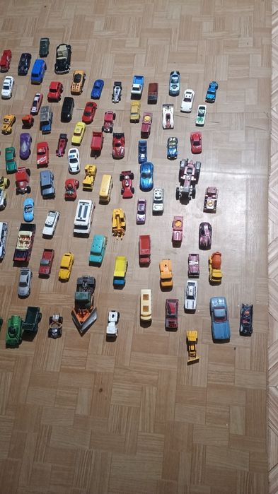 Продават се детски метални играчки