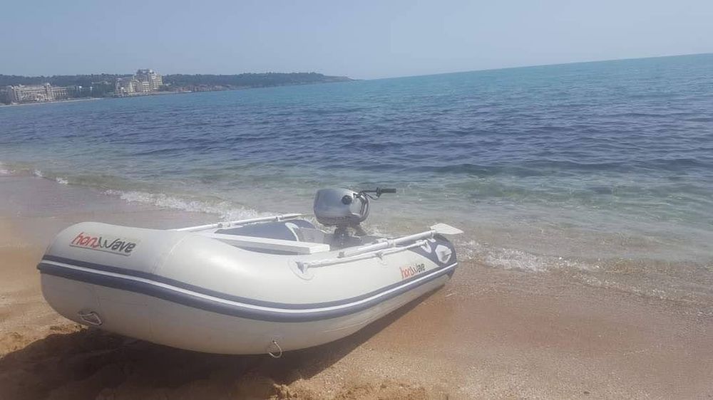 Хонда с алуминиево дъно 2.60м и двигател хонда 2.3 конски сили.