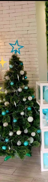 Коледна елха с играчки