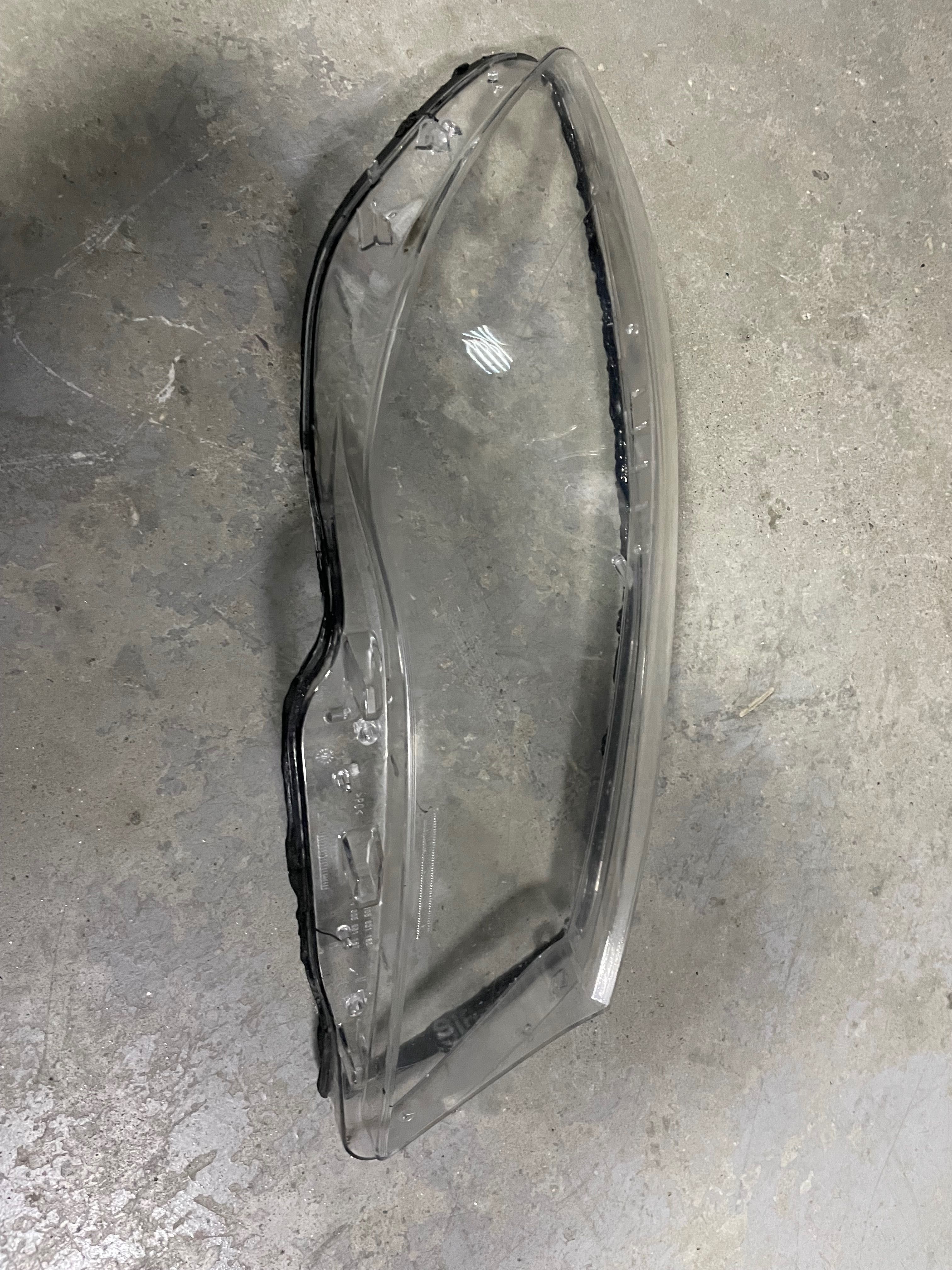 Оригинално стъкло за десен фар на Mercedes Cla 45 AMG w117 2015 г.