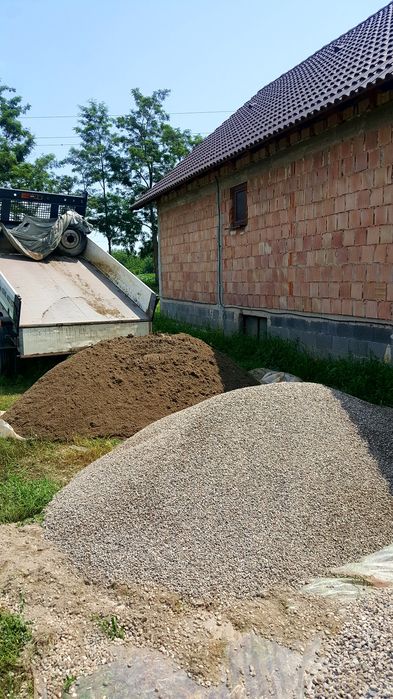 Transport nisip, sort, moloz, balastru, pamant de gazon, piatra, marfa