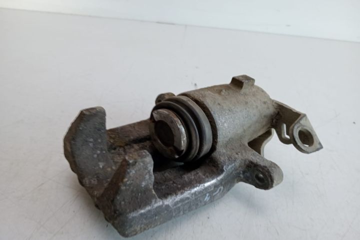 Etrier frana dreapta spate Skoda Octavia prima generatie (facelift) s