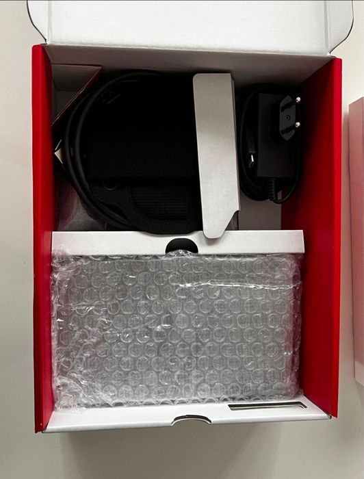 Nintendo switch 2023, ca nou + accesorii si jocuri.