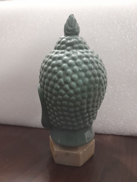 Buddha din ceramica pe soclu marmura,  h 18 cm