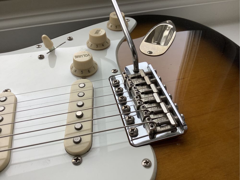 Squier Stratocaster Vintage Vibe (Fender) pentru cunoscàtori