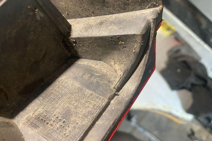 Lampa / Tripla stop dreapta pe aripa Dacia Logan prima generatie