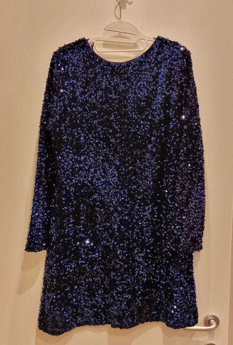 Нора рокля H&M с пайети и дълбоко изрязан гръб