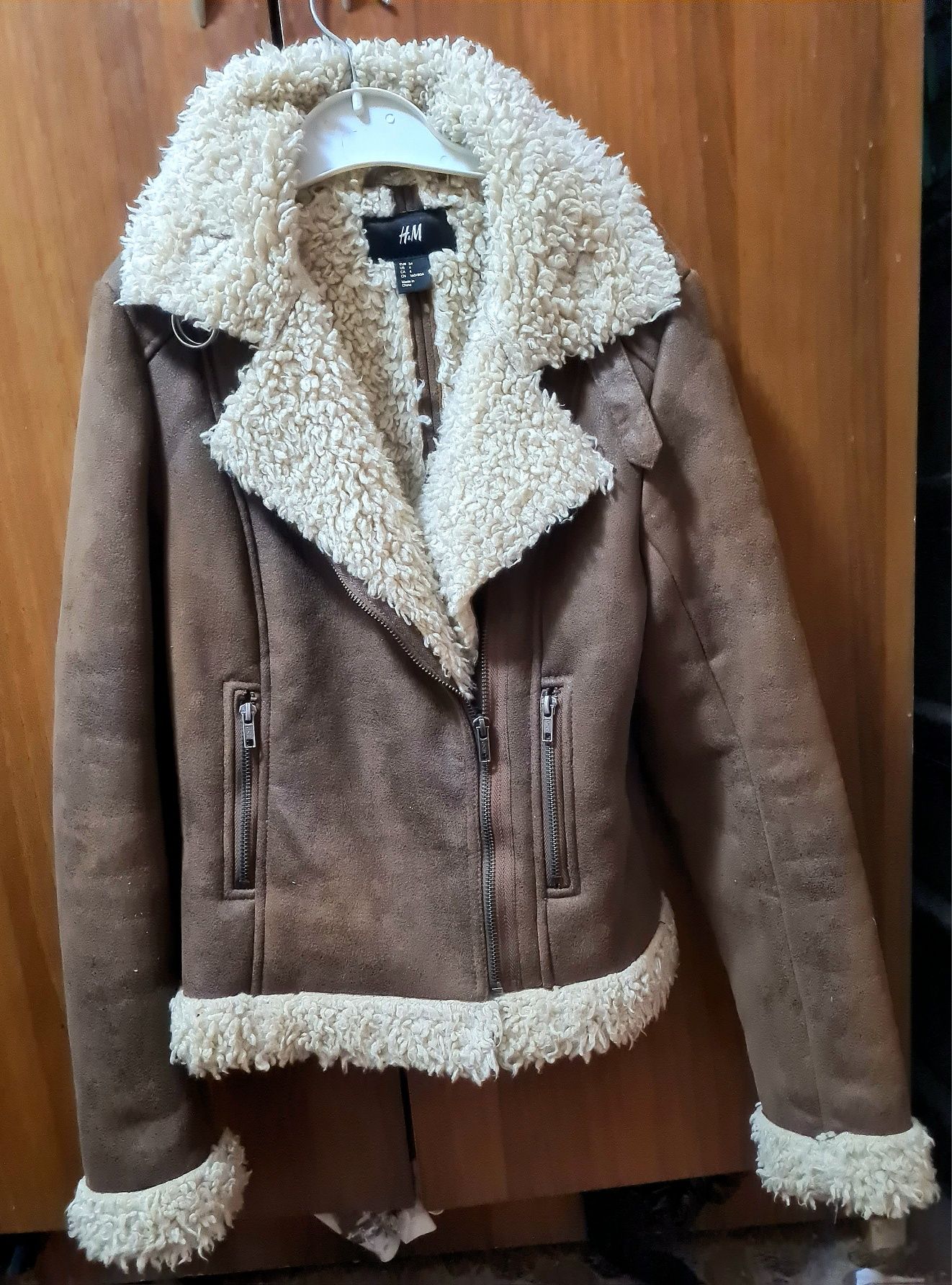 Дамско,вталено яке H&M