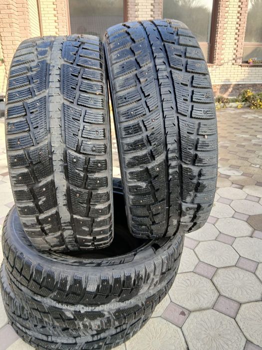 Продам резину зимнюю 275/55R20
