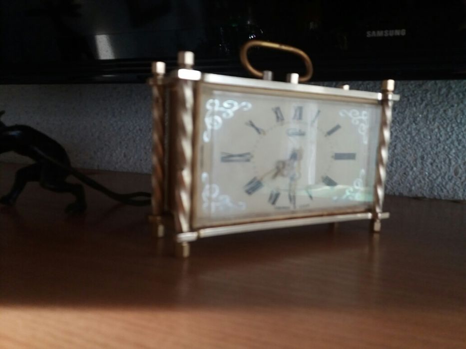 Часы будильник советские.