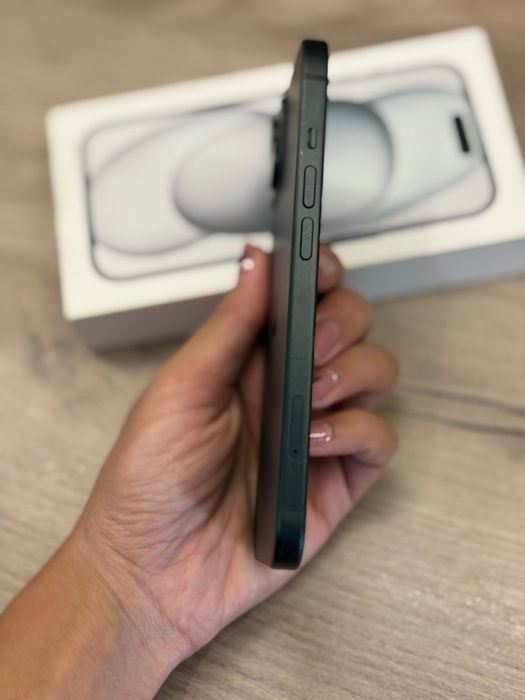 Телефон IPhone 15