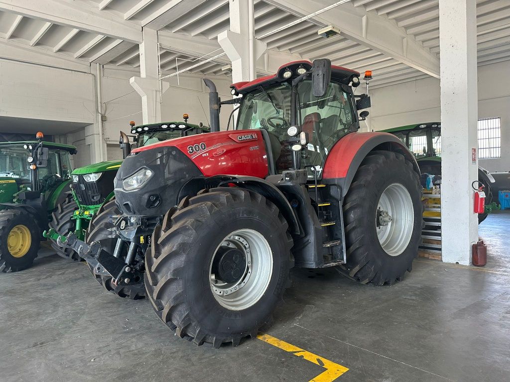 Tractor Case IH Optum 300