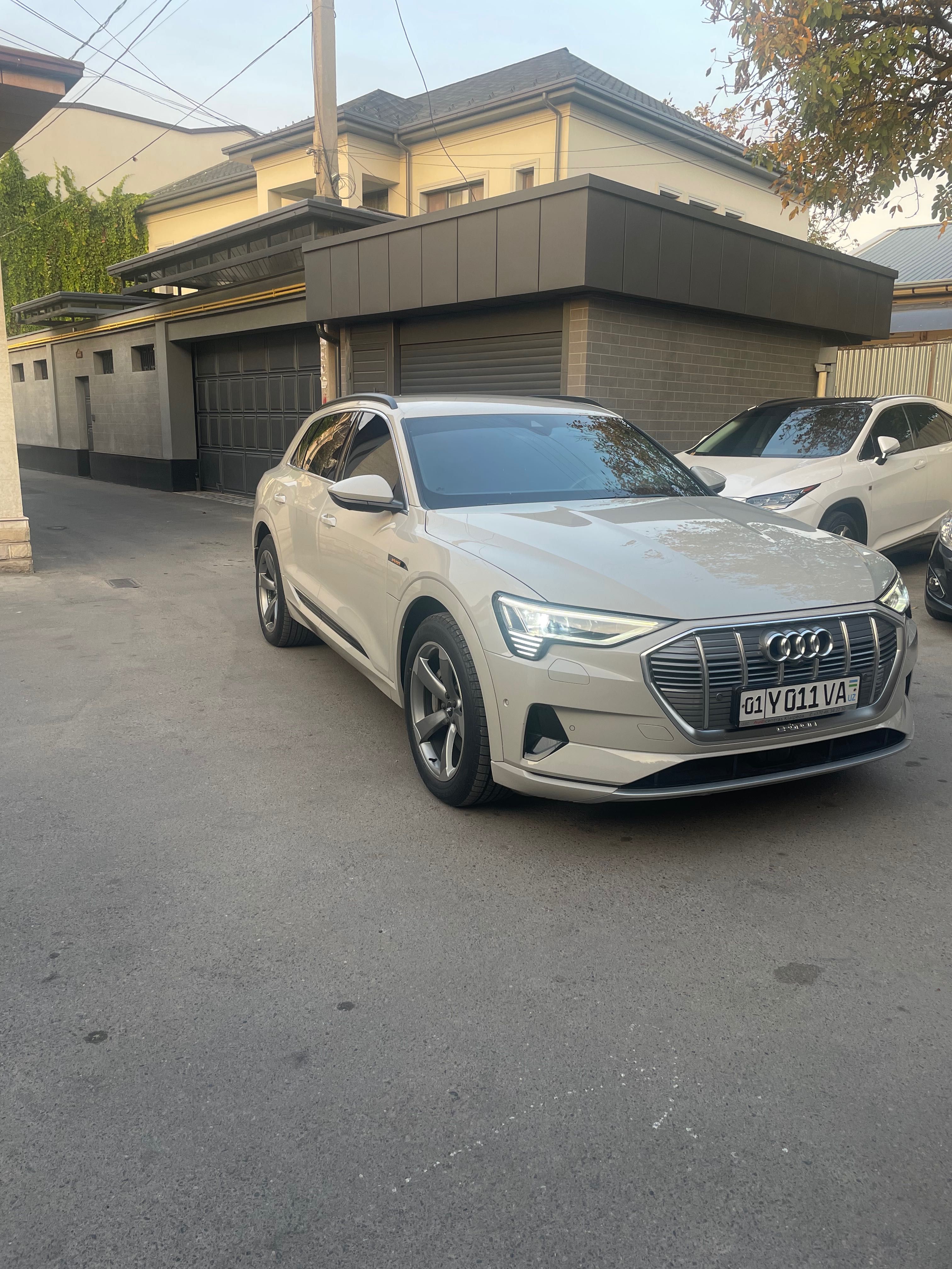 Audi 55quattro e-tron (408 л.с)