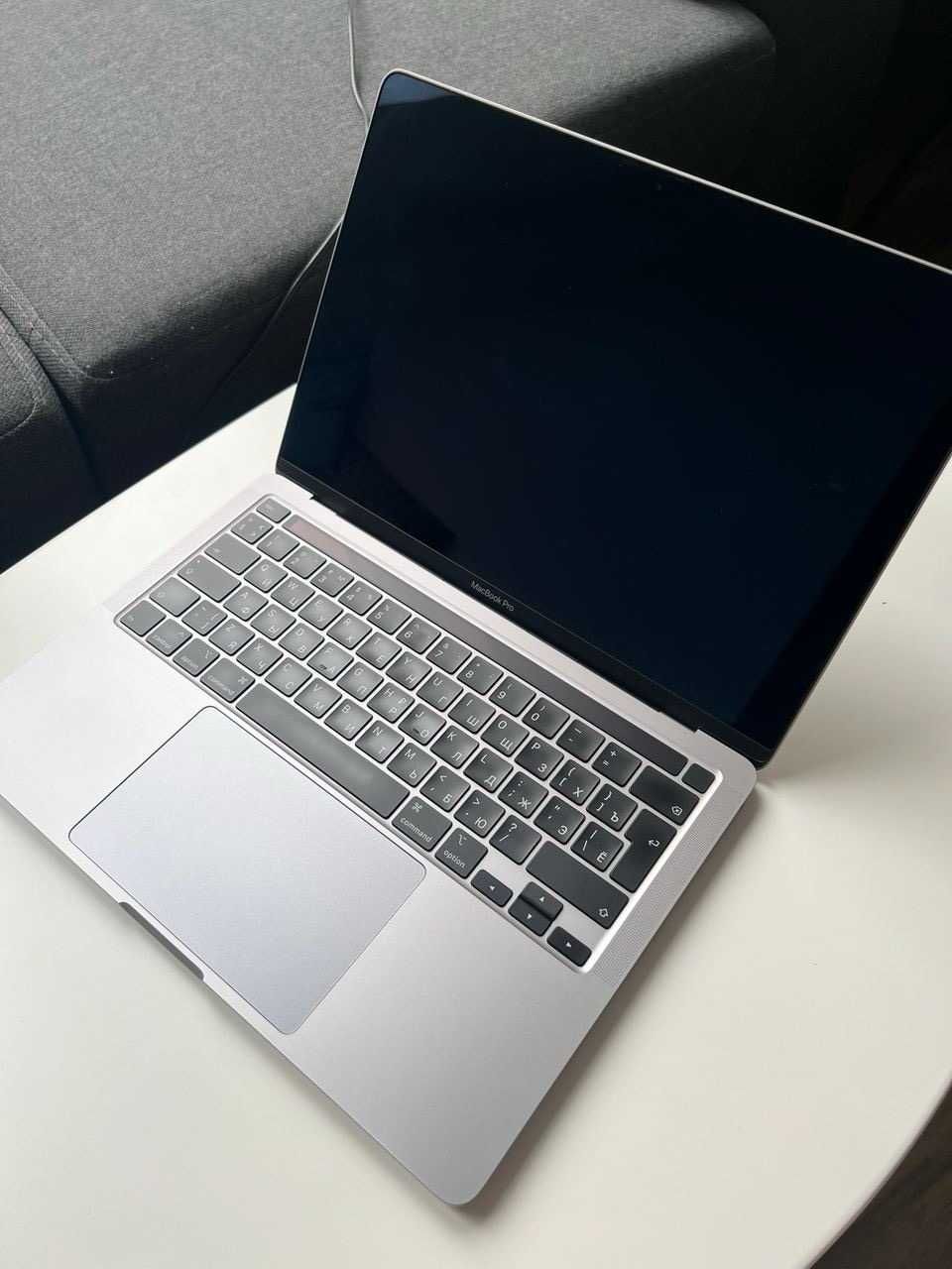 MacBook Pro 13", 2020, Intel Core i5, 8GB RAM, 256GB