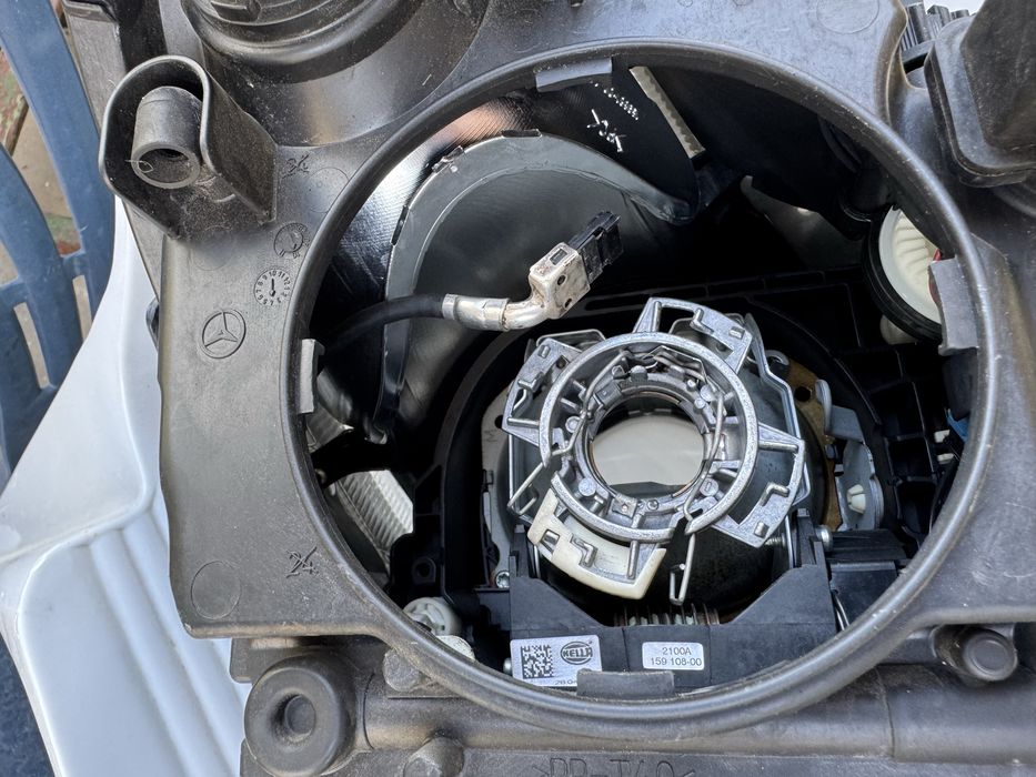 Ляв фар с оригинален ксенон и завиване за Mercedes CLS W219