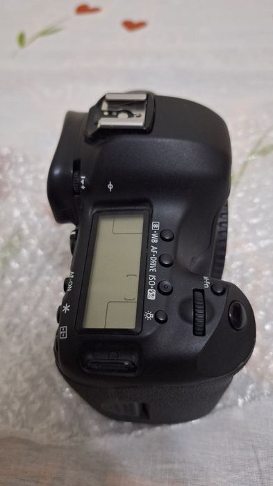 Canon 5D mark 3 body sotiladi yangi holatda
