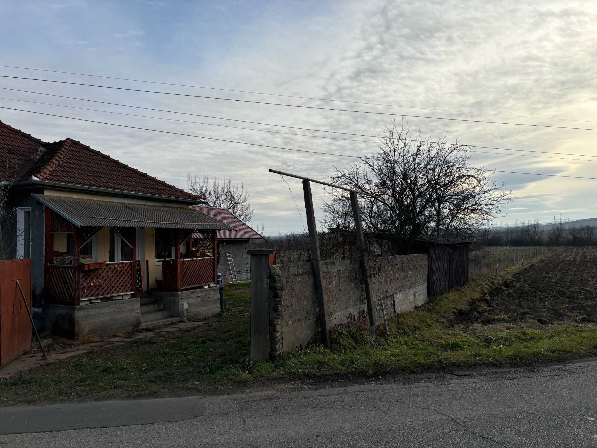 Casa de vanzare cu 3 camere, 2 bai, Vadu Crisului