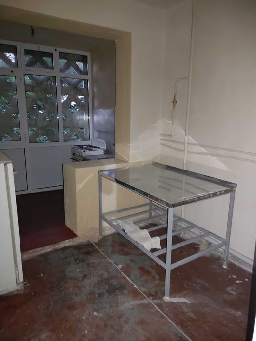 Shahar markazida 2 xonali kvartira sotiladi.