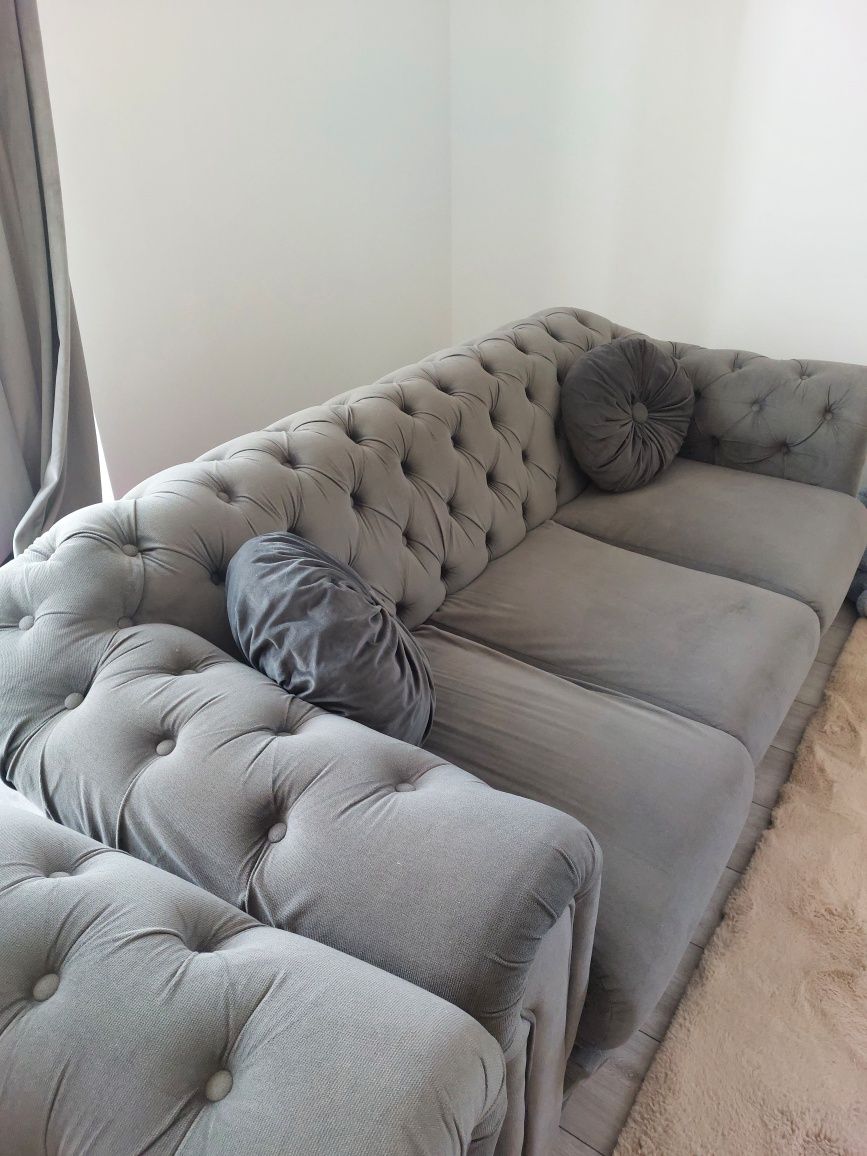 Vând canapea extensibila + fotoliu CHESTERFIELD