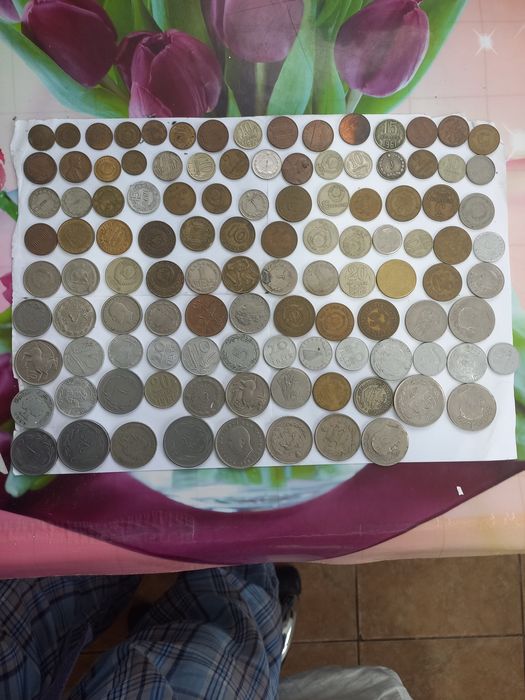 Vând monede vechi