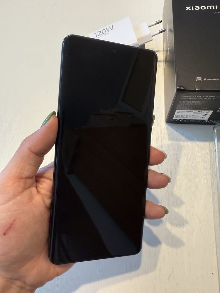 Xiomi 13 pro 12GB RAM 256GB ROM