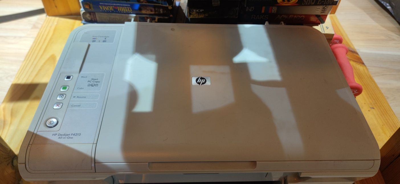Принтер hp Deskjet F4213 All-in-One 3в1 цветной сканер