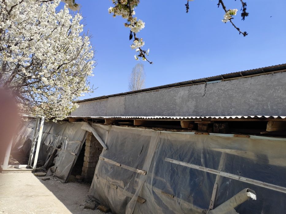 Профнастил, шифер, тахта, тўсин, черныйга тахта, металл сотилади.