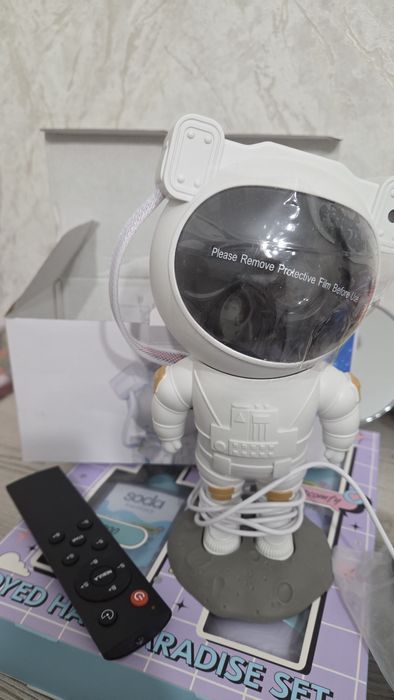 Ночник космонавт новый