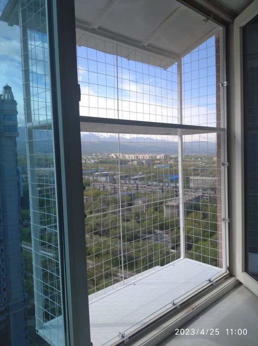 Кошка на окошке,  балкон для кошки