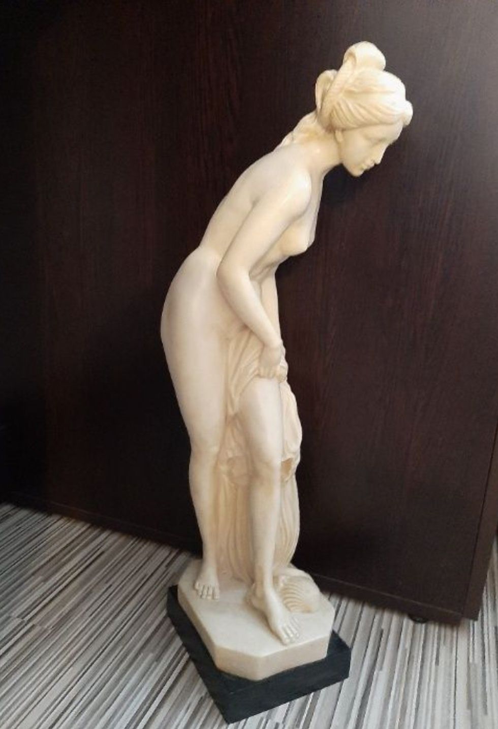 Statuetă Venus alabastru A.Santini 65 cm.