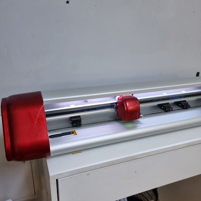 Продам плоттер skycut c24