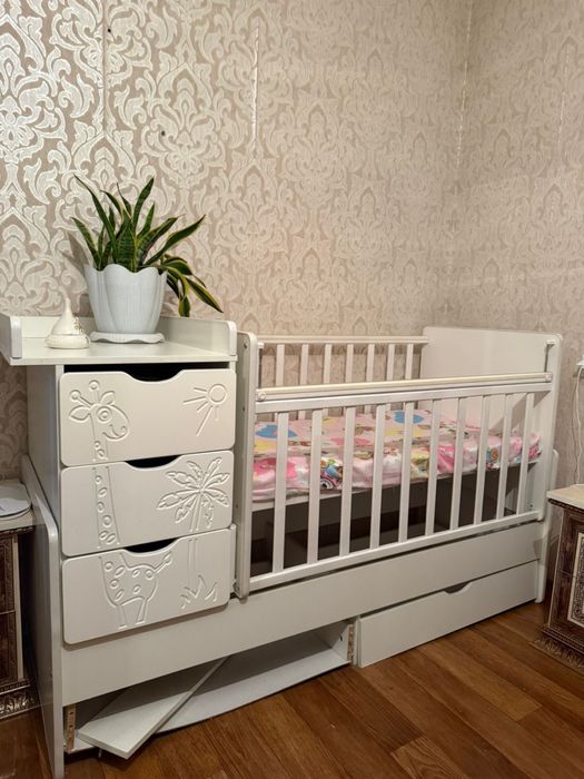 Детский кровать.