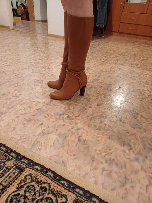 Аяқ киімдер сатылады