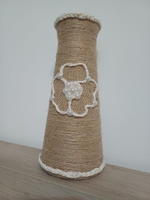 Vaza handmade din sfoara și scoici
