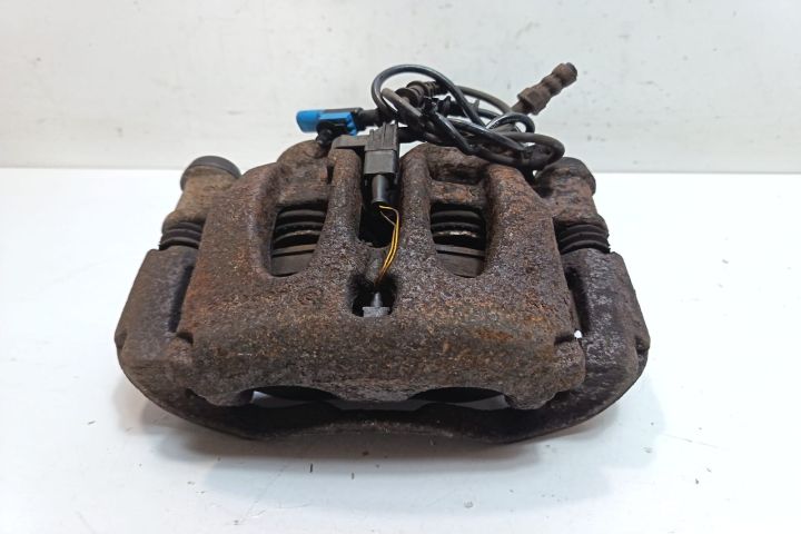 Etrier fata dreapta Mercedes-Benz Sprinter a 2-a generatie 906