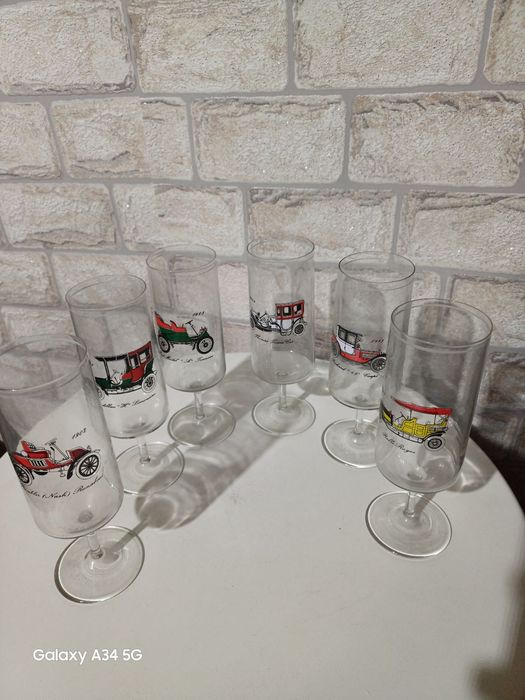 Уникални ретро чаши със ретро коли изобразени