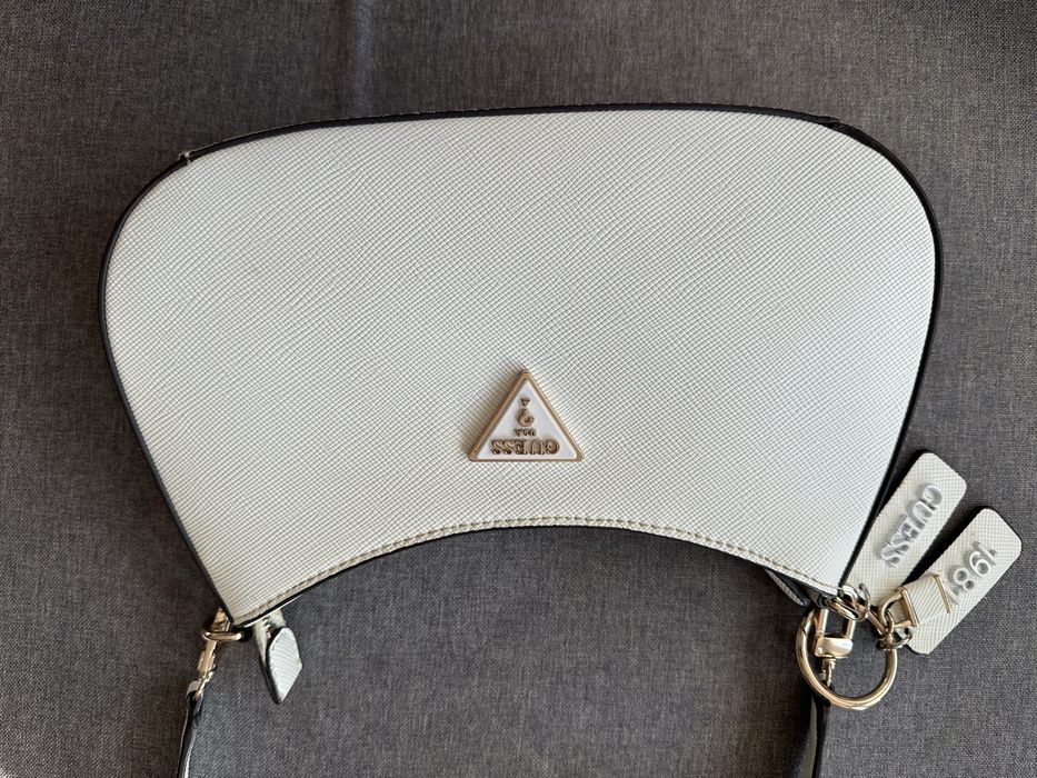 Чанта Guess