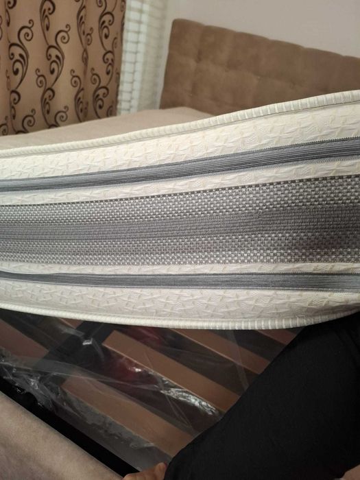 saltea de pat 140x200 ca noua