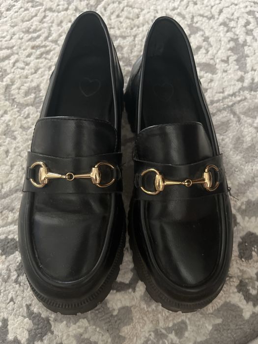 продам лоферы,размер 36-37,надевали 1-2 раза