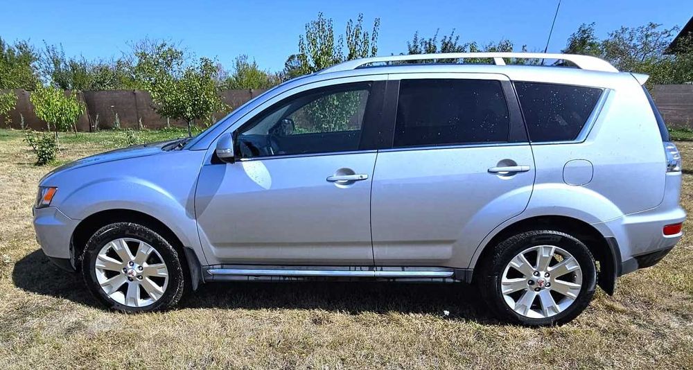 Mitsubishi Outlander 2.2 DiD Automat 4x4 • Full dotări • Proprietar